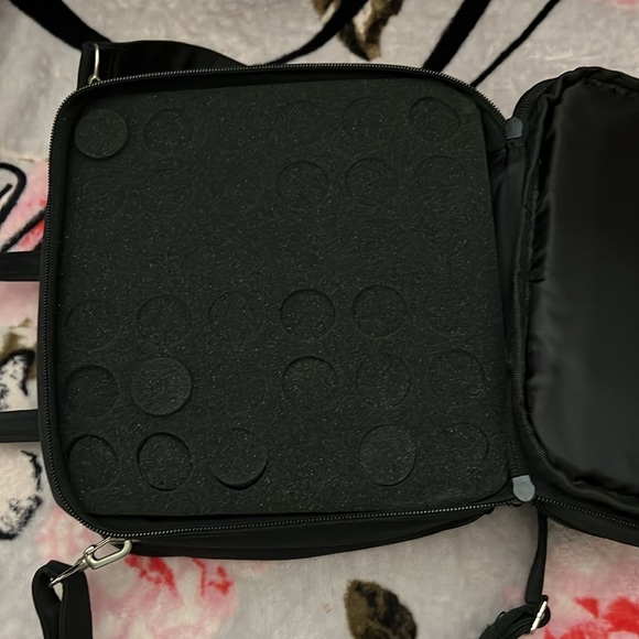 💖💖PRICE DROP💖💖NWT💜DoTERRA Essential Oil Bag by Aroma Ready💜NWT - HOLDS 36 - Picture 8 of 9